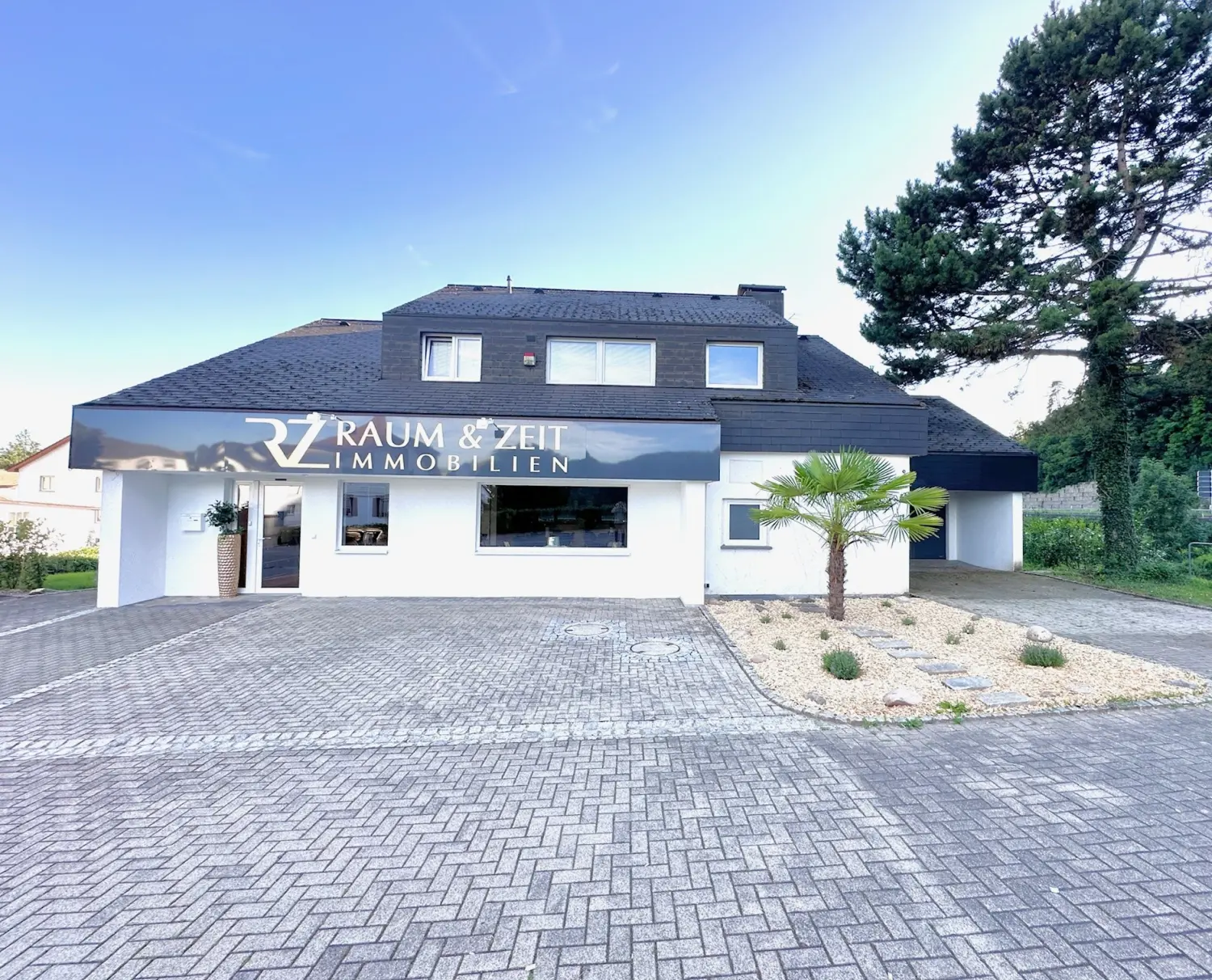 Haus von Raum & Zeit Immobilien Treuhand GmbH 